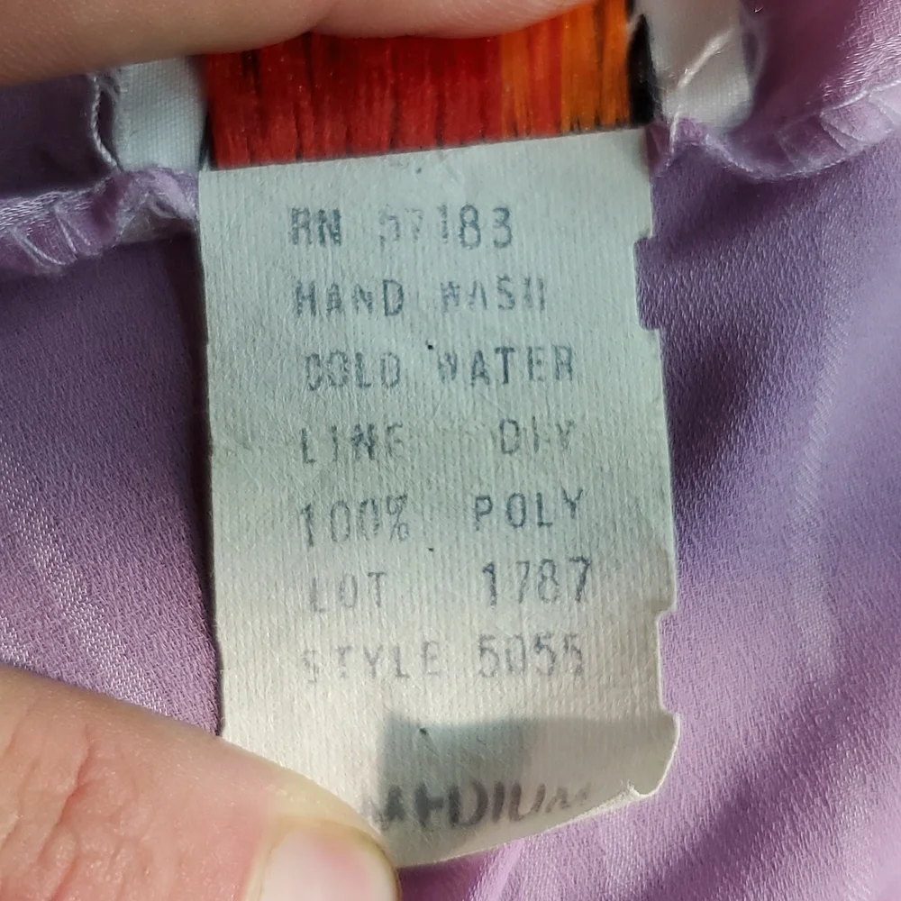 Very vintage (80's?, 70's?) Puffy sleeve silky shirt. Awesome piece - Picture 8 of 8